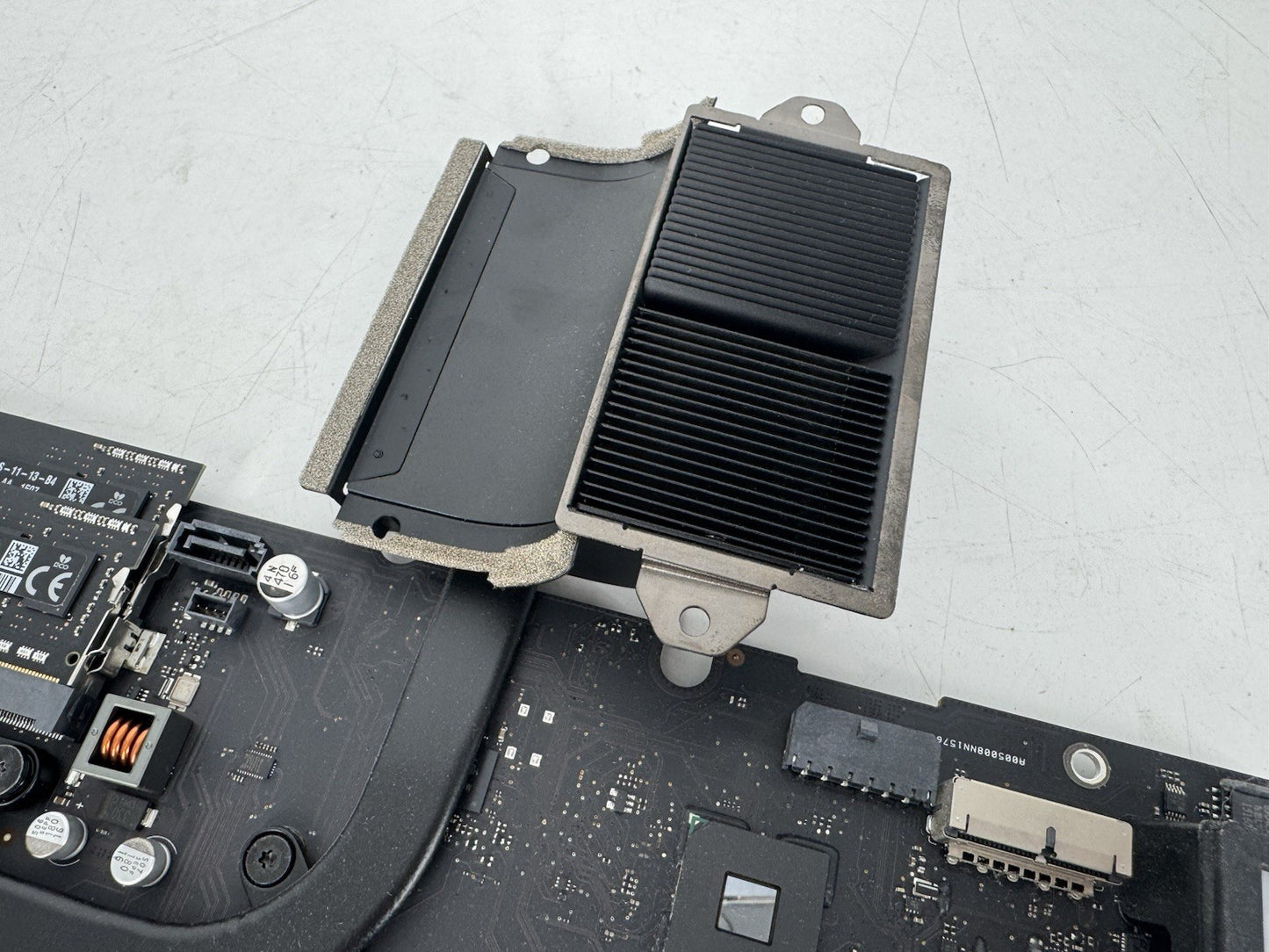 iMac Logic Board A1418 21.5 2.7GHz i5-3330S 820-3588-A w/ 8GB RAM