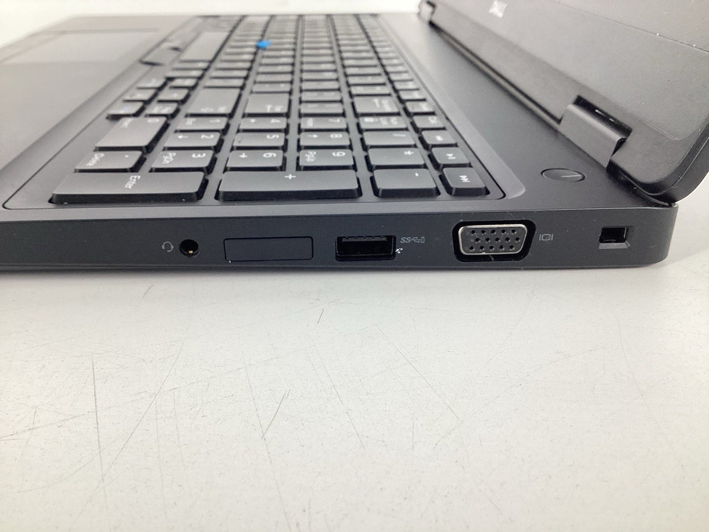 Dell Latitude 5580 15.6" (i5-6440HQ @2.6GHz 8GB No SSD, No OS) No AC