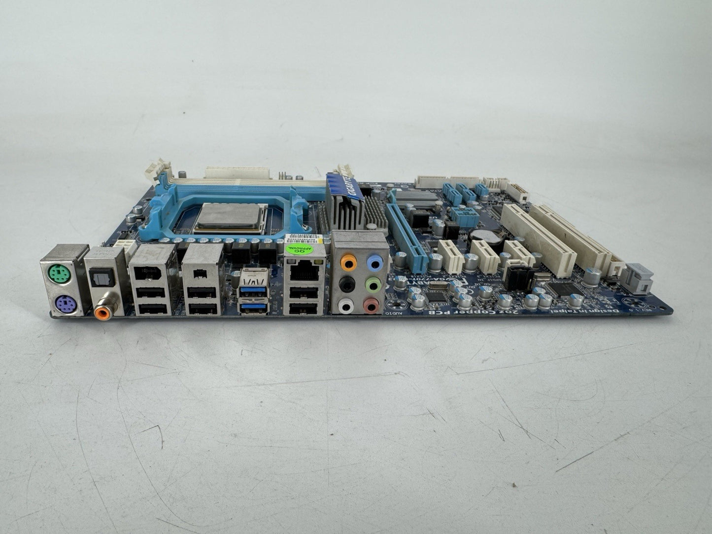 Gigabyte GA-770T-USB3 AM3 Motherboard w/ AMD Phenom II CPU