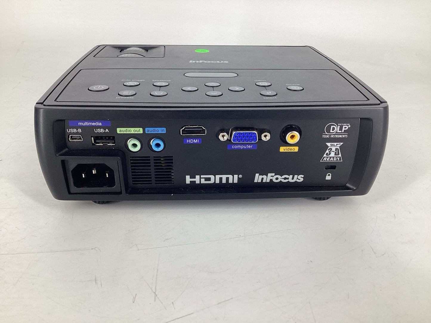 InFocus IN1112A DLP Projector w/ Carrying Case complete 47hrs on lamp