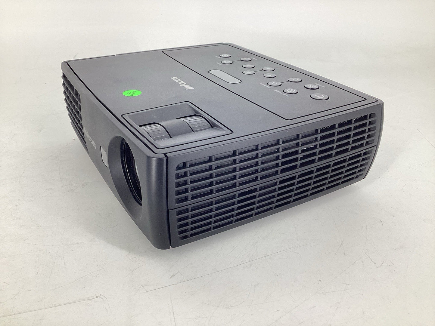 InFocus IN1112A DLP Projector w/ Carrying Case complete 47hrs on lamp