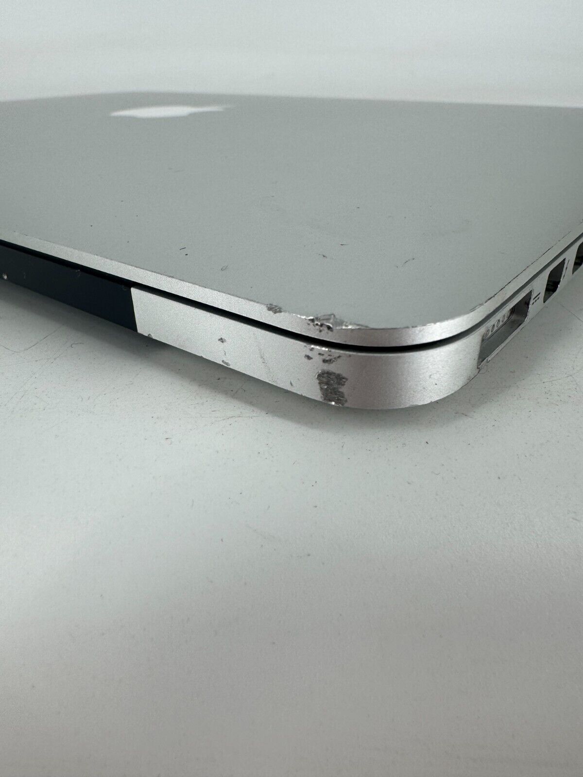 Apple MacBook Pro 13" 2015 Retina (Core i5 2.7GHz 8GB RAM 256GB SSD) No AC *Read