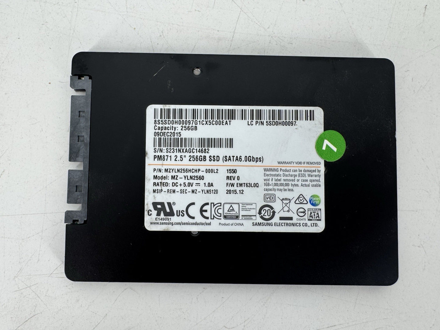 Samsung MZ-YLN2560 PM871 256 GB 2.5 in SATA 6.0Gbps Solid State Drive