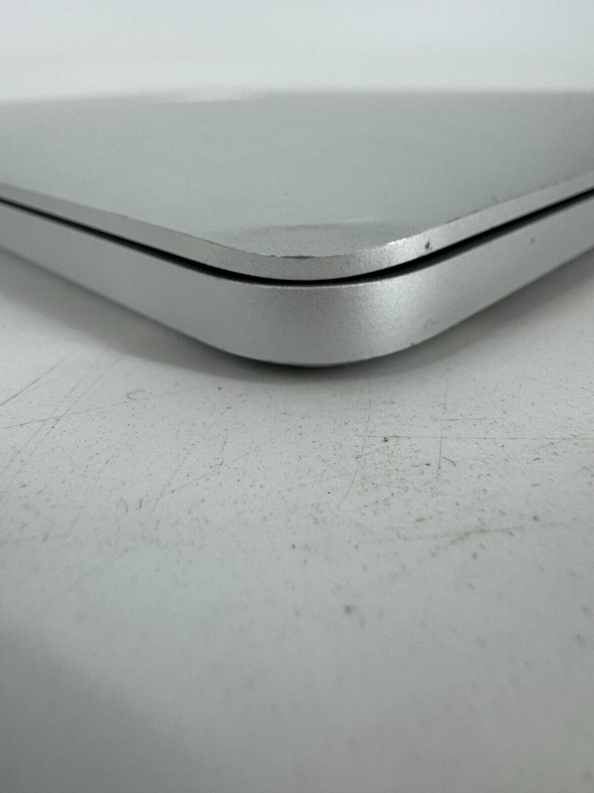 Apple MacBook Pro 13" 2015 Retina (Core i5 2.7GHz 8GB RAM 256GB SSD) No AC *Read