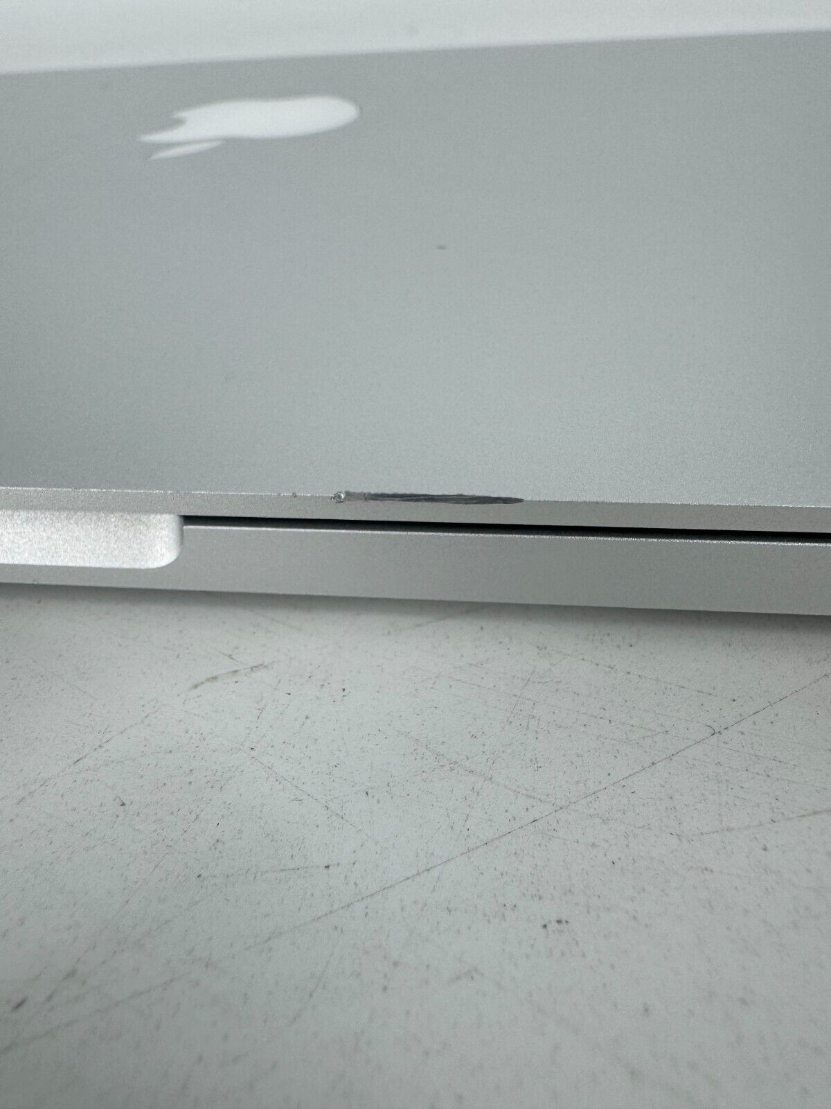 Apple MacBook Pro 13" 2015 Retina (Core i5 2.7GHz 8GB RAM 256GB SSD) No AC *Read