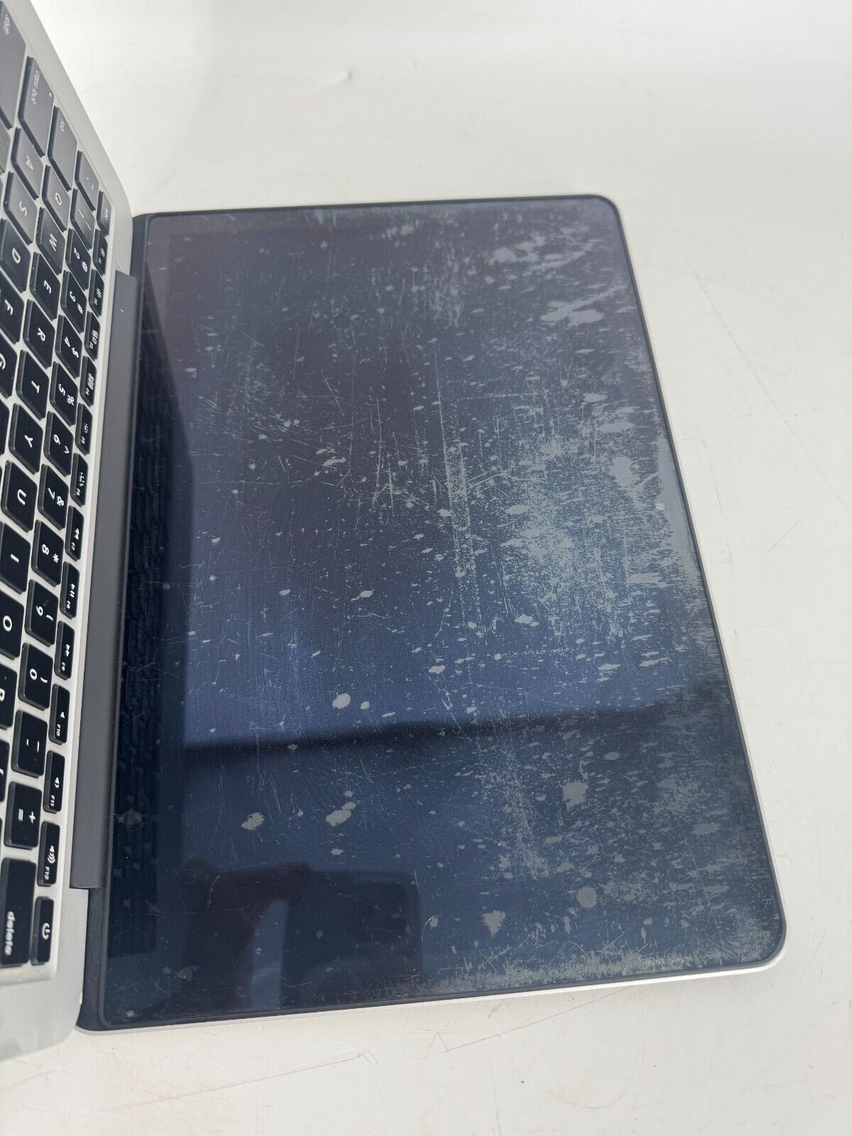 Apple MacBook Pro 13" 2015 Retina (Core i5 2.7GHz 8GB RAM 256GB SSD) No AC *Read