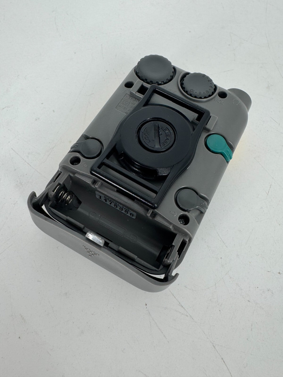 Vintage SONY Sports Walkman AVLS FM/AM Radio SRF-85 With Clip - Tested Works