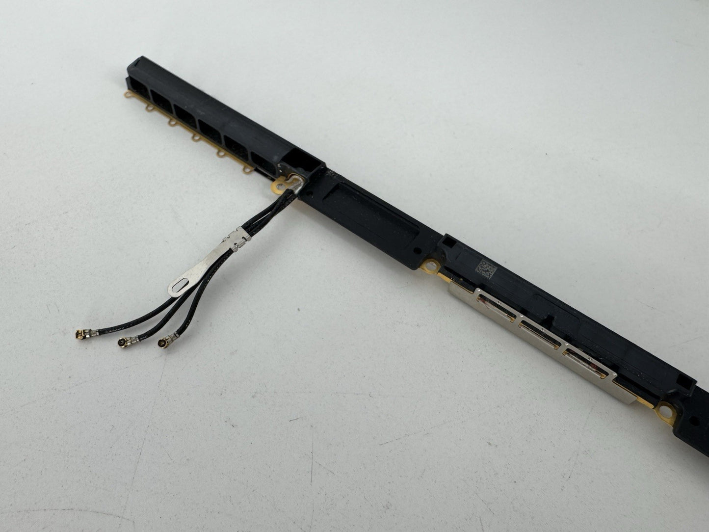 817-03792-52 Apple Rear Vent & Antenna Module Macbook A2251 "GRADE A"