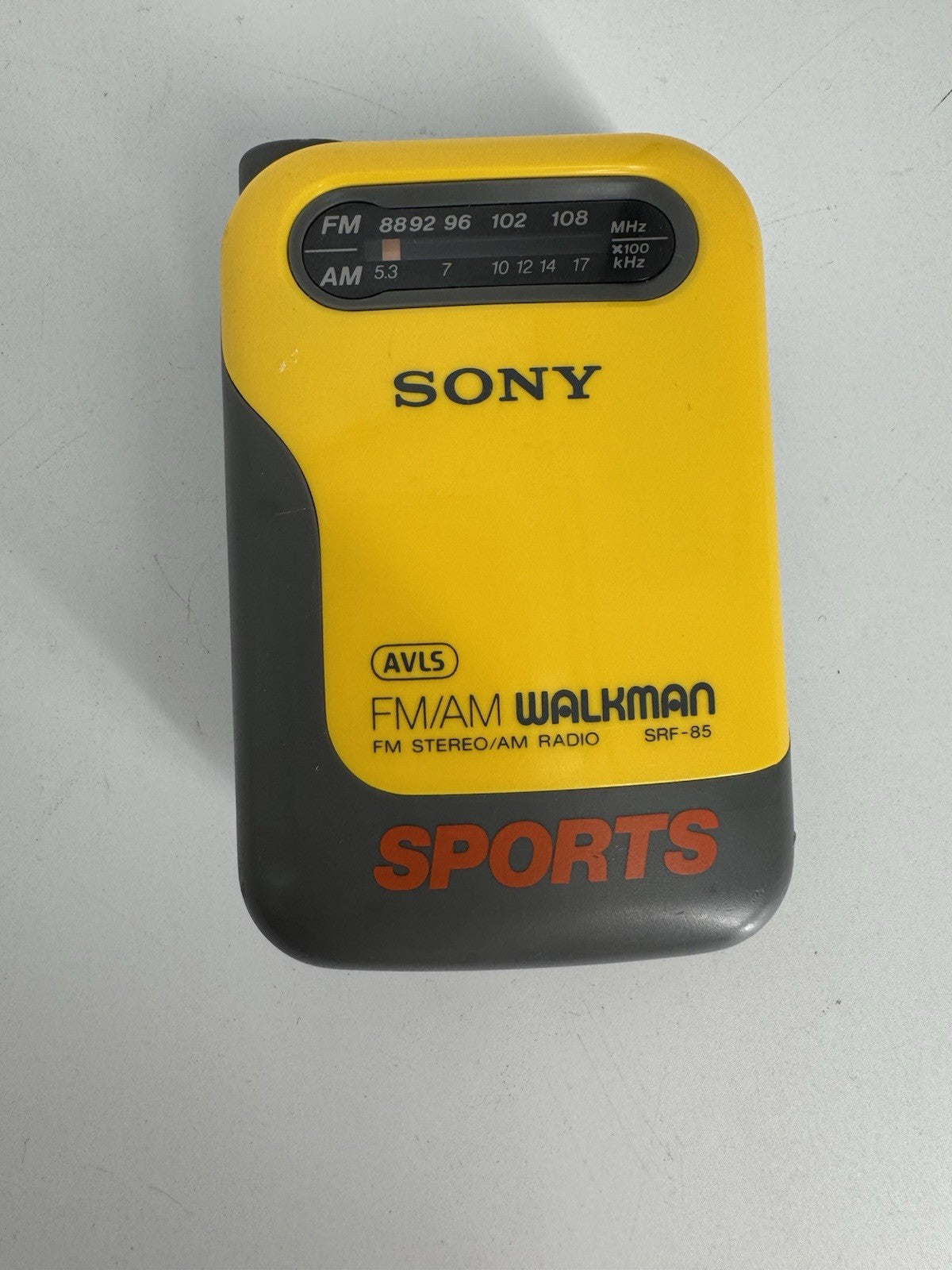 Vintage SONY Sports Walkman AVLS FM/AM Radio SRF-85 With Clip - Tested Works