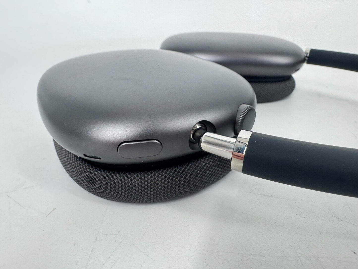 Apple AirPods Max Bluetooth Headphones MGYH3AMA Noise Cancel Gray w/Smart Case