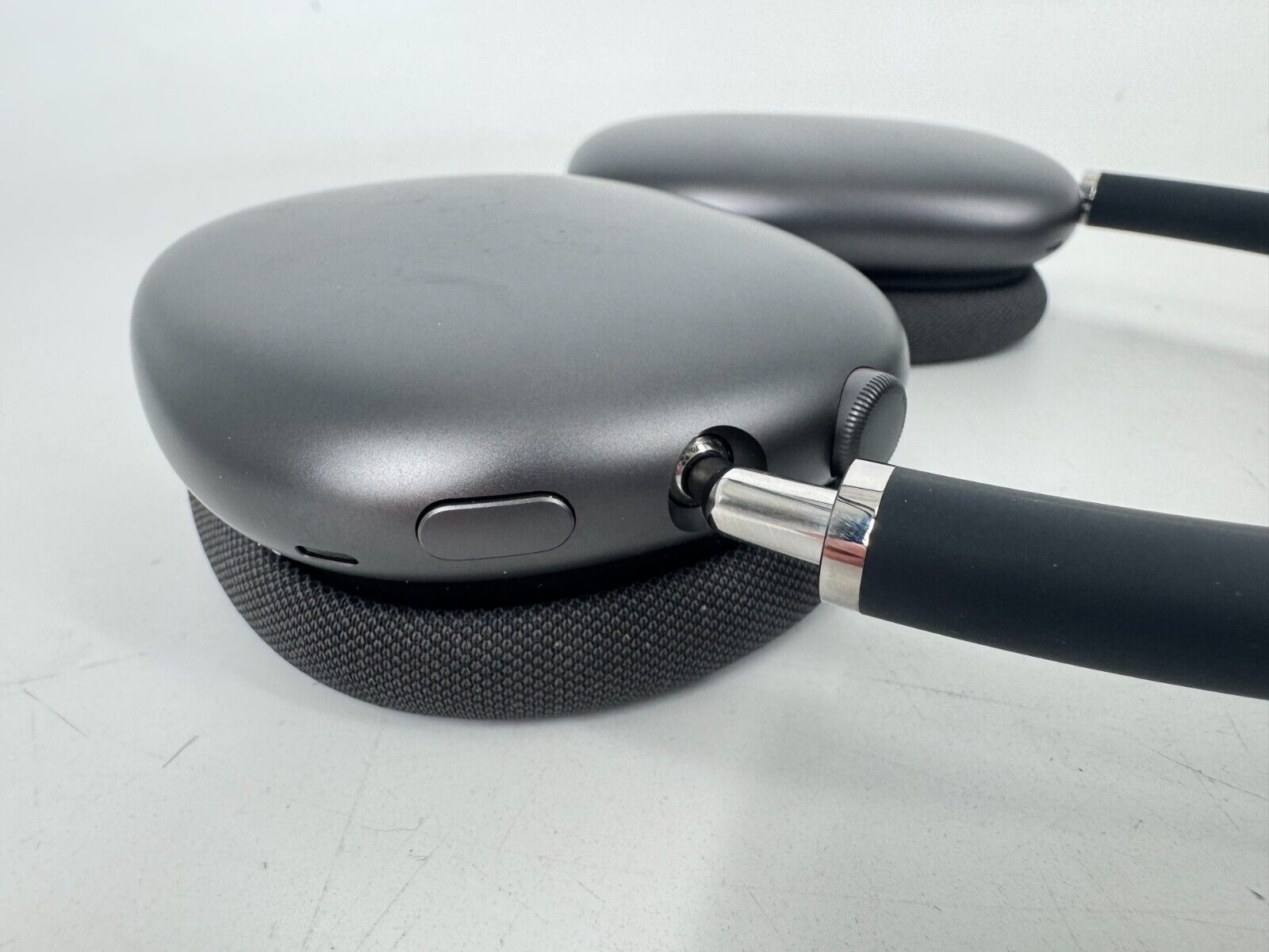 Apple AirPods Max Bluetooth Headphones MGYH3AMA Noise Cancel Gray w/Smart Case