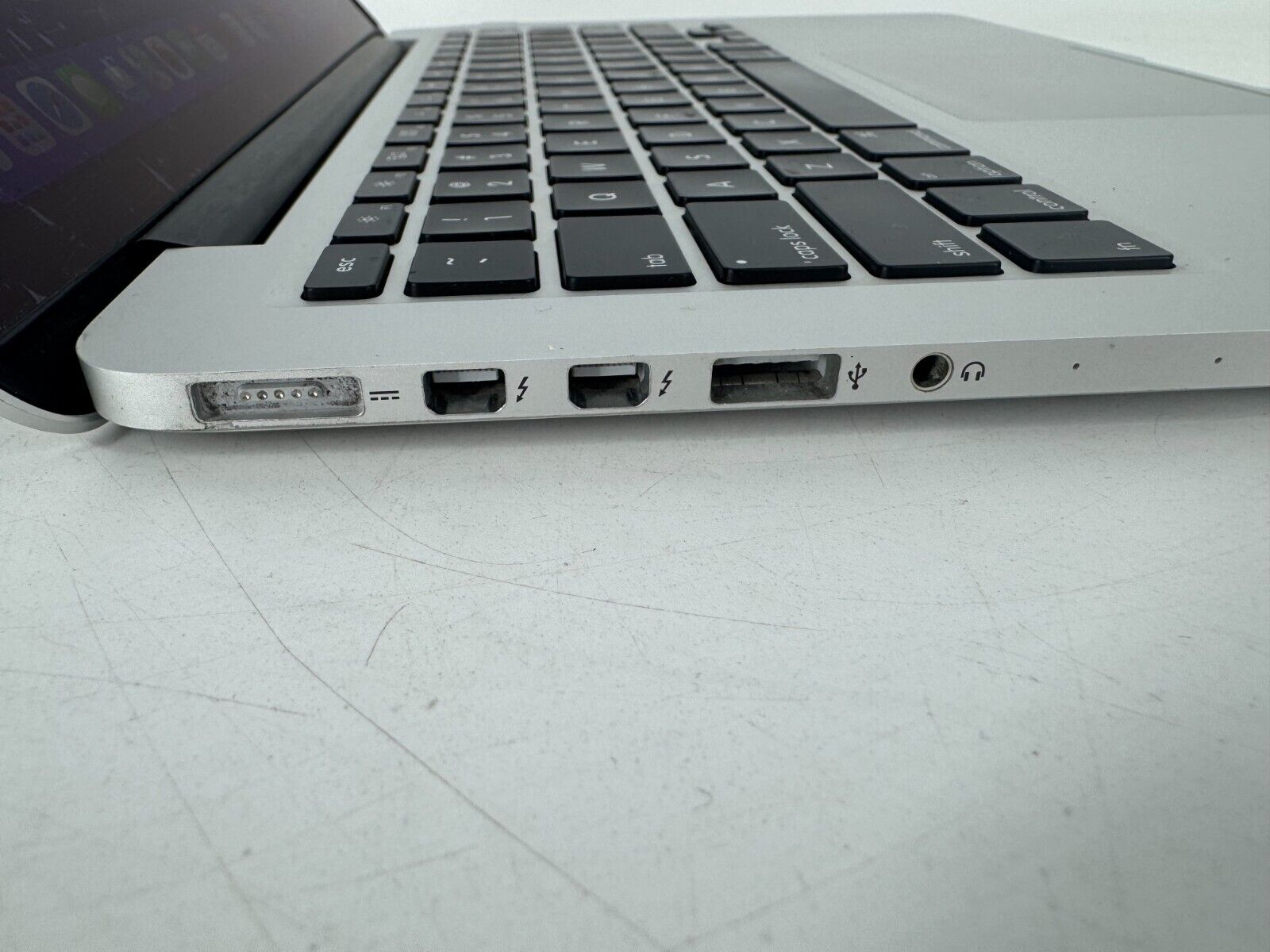 Apple MacBook Pro 13" 2015 Retina (Core i5 2.7GHz 8GB RAM 256GB SSD) No AC *Read