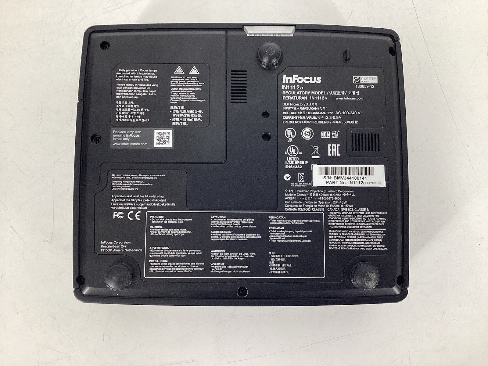 InFocus IN1112A DLP Projector w/ Carrying Case complete 47hrs on lamp