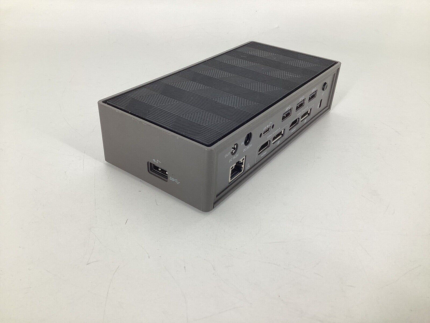 LOT OF 2 Targus Dock 190 USB-C Universal DV4K Docking Station No power adapter