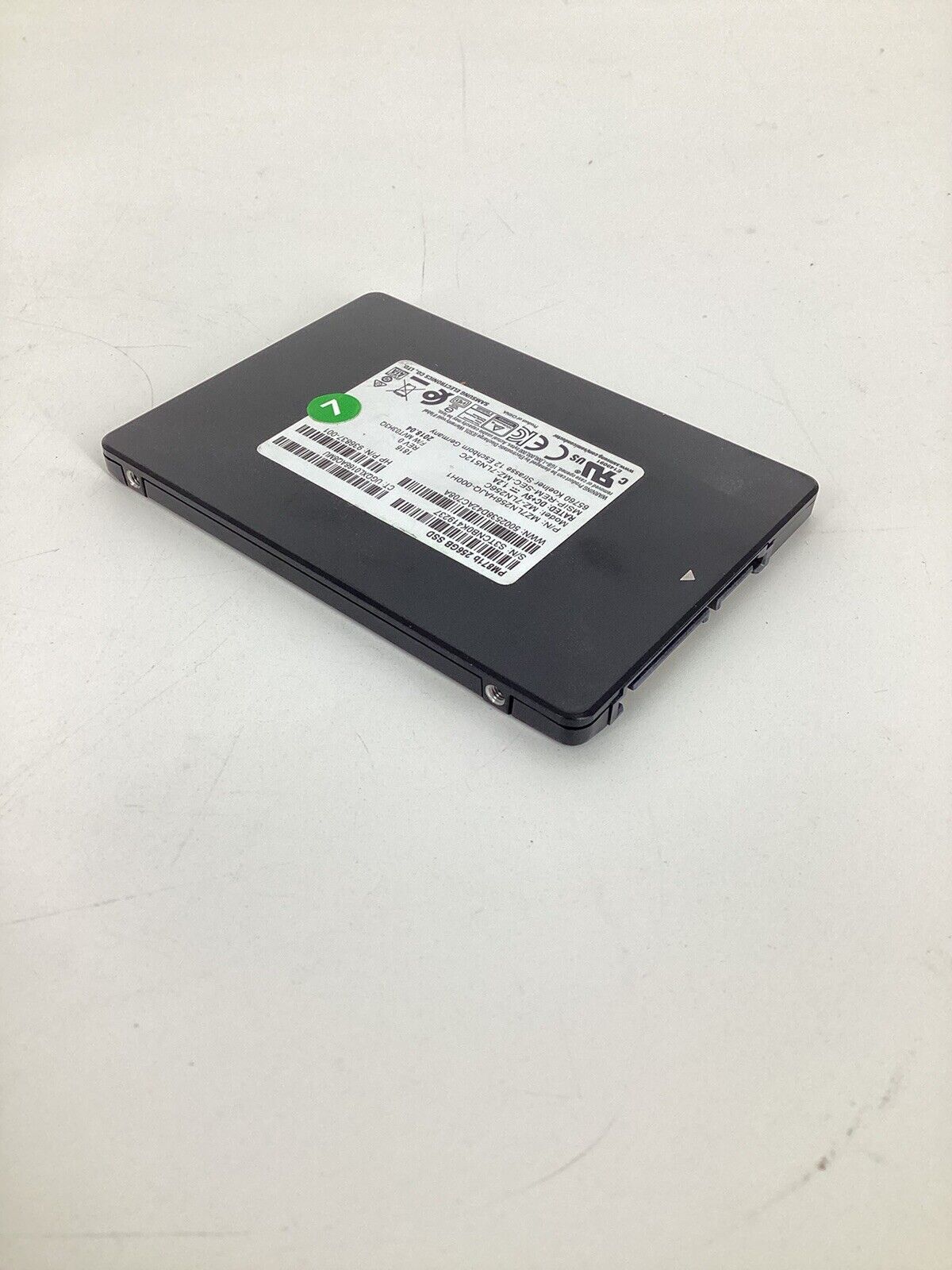 Samsung PM871b MZ-7LN256C 256Gb 2.5" SATA SSD