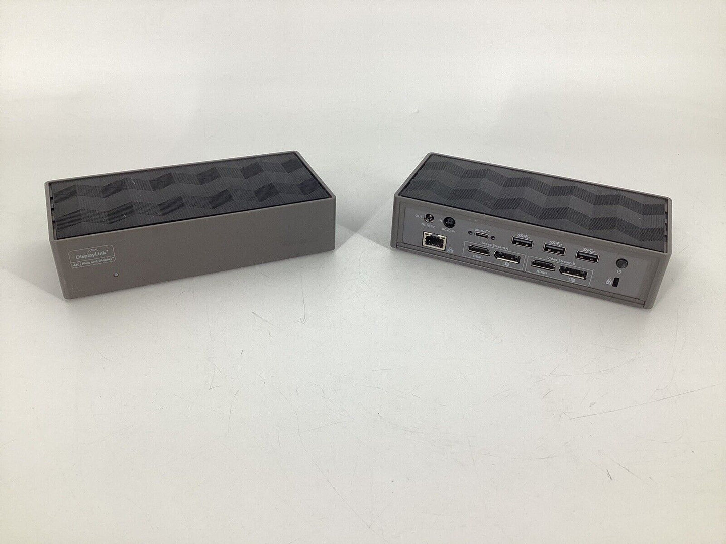 LOT OF 2 Targus Dock 190 USB-C Universal DV4K Docking Station No power adapter