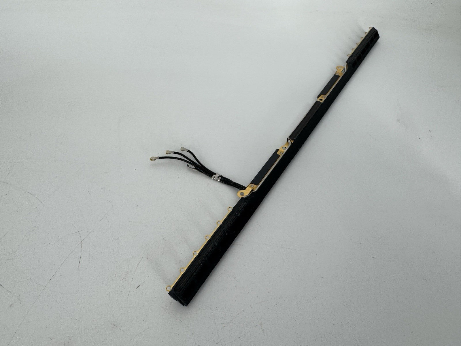 817-03792-52 Apple Rear Vent & Antenna Module Macbook A2251 "GRADE A"