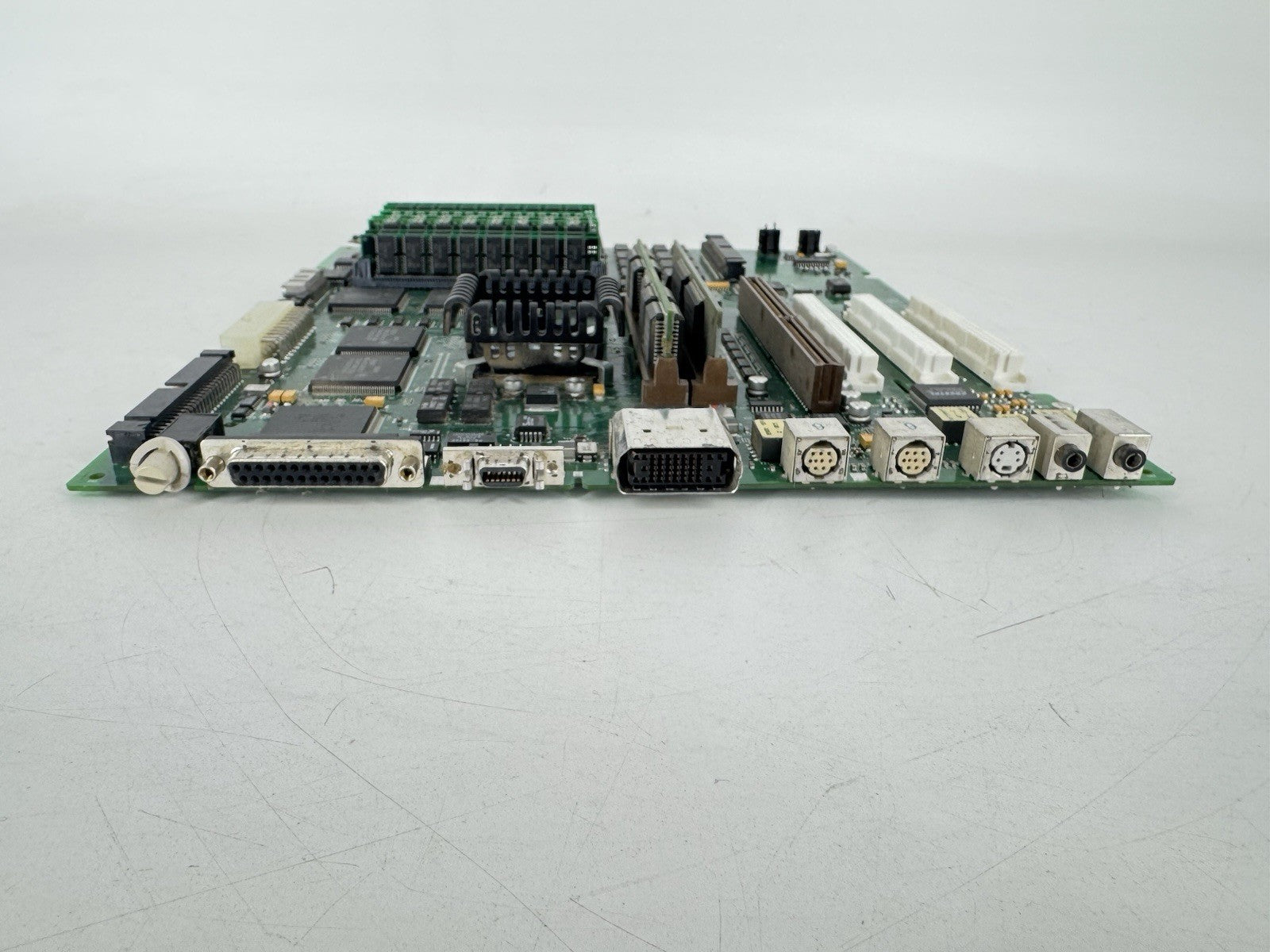 Apple PowerPC 820-0557-B 8100/180 Motherboard - No CMOS *Parts