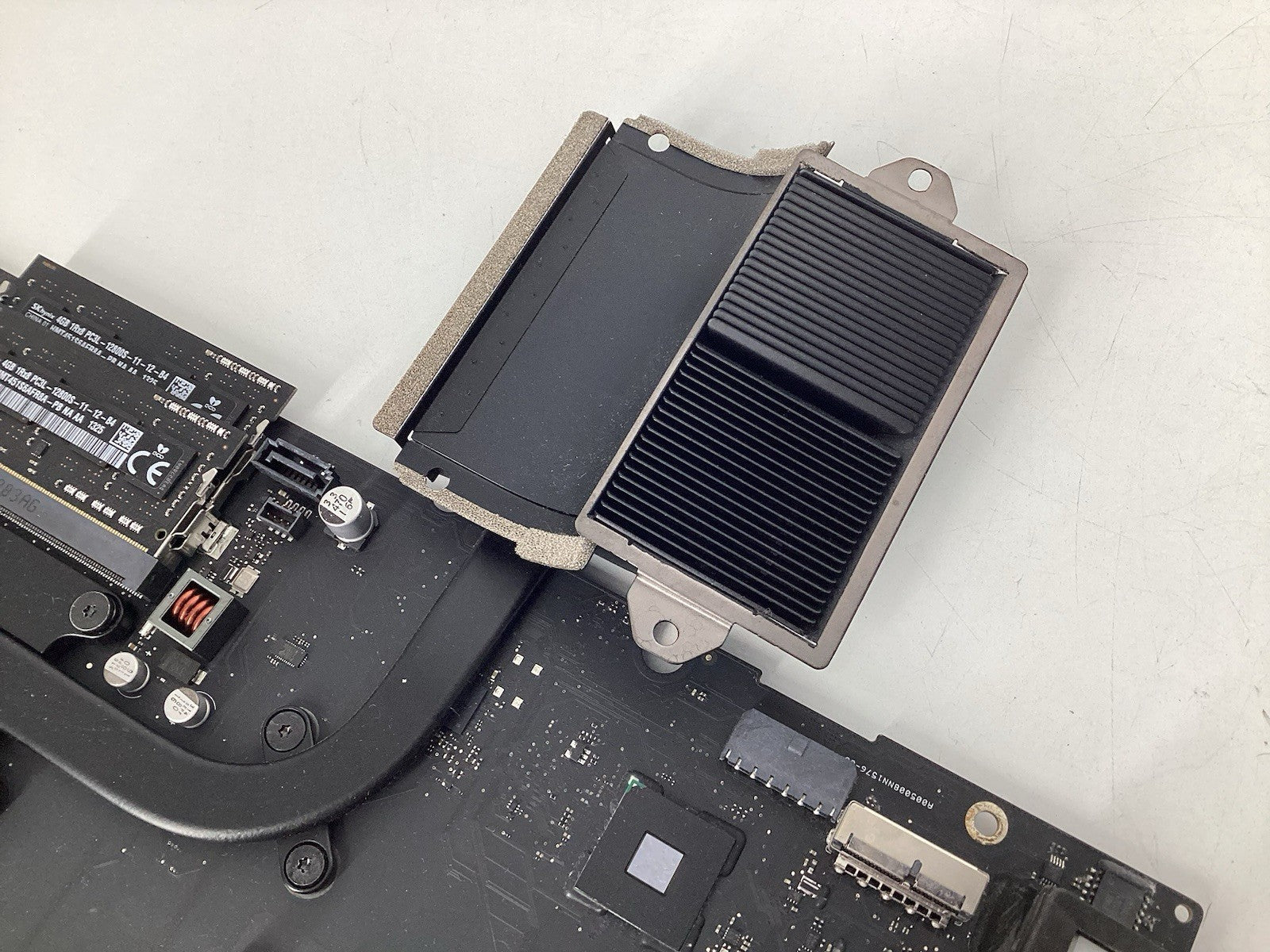 iMac Logic Board A1418 21.5 2.7GHz i5-4570R 820-3588-A w/ 8GB RAM