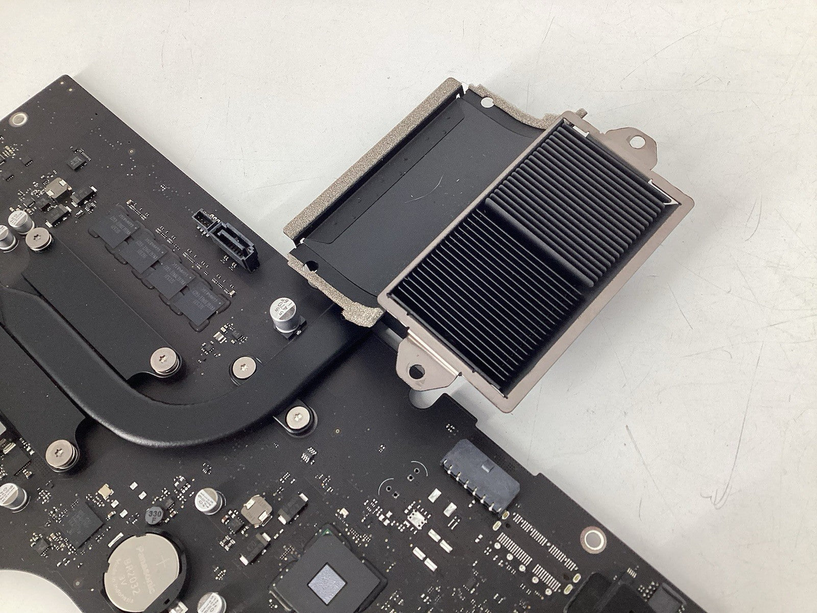 2015 iMac Logic Board A1418 21.5 2.8GHz i5-5575R 820-3588-A w/ 8GB RAM