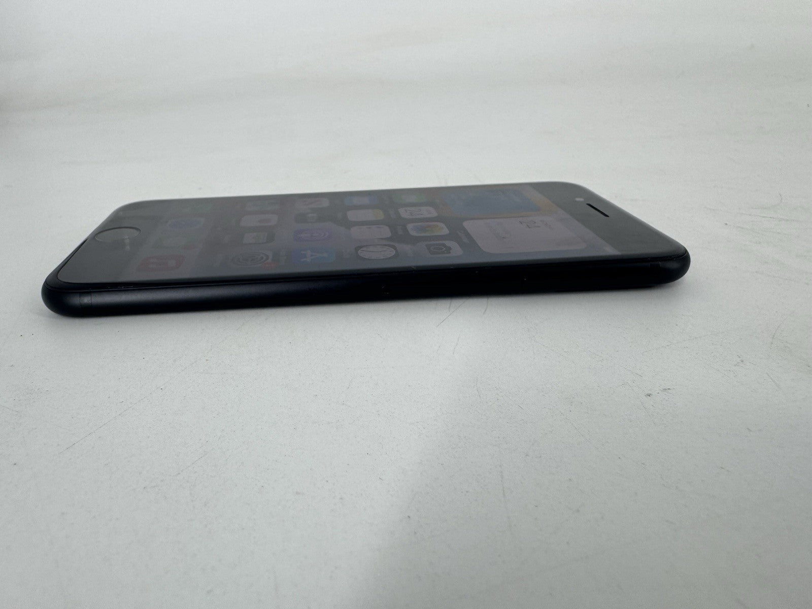 Apple iPhone 7 Black 32gb unlocked ATT Network Pre-Owned Condition