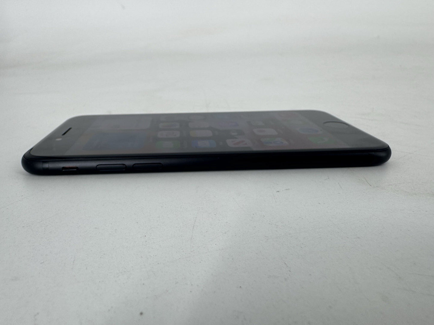 Apple iPhone 7 Black 32gb unlocked ATT Network Pre-Owned Condition