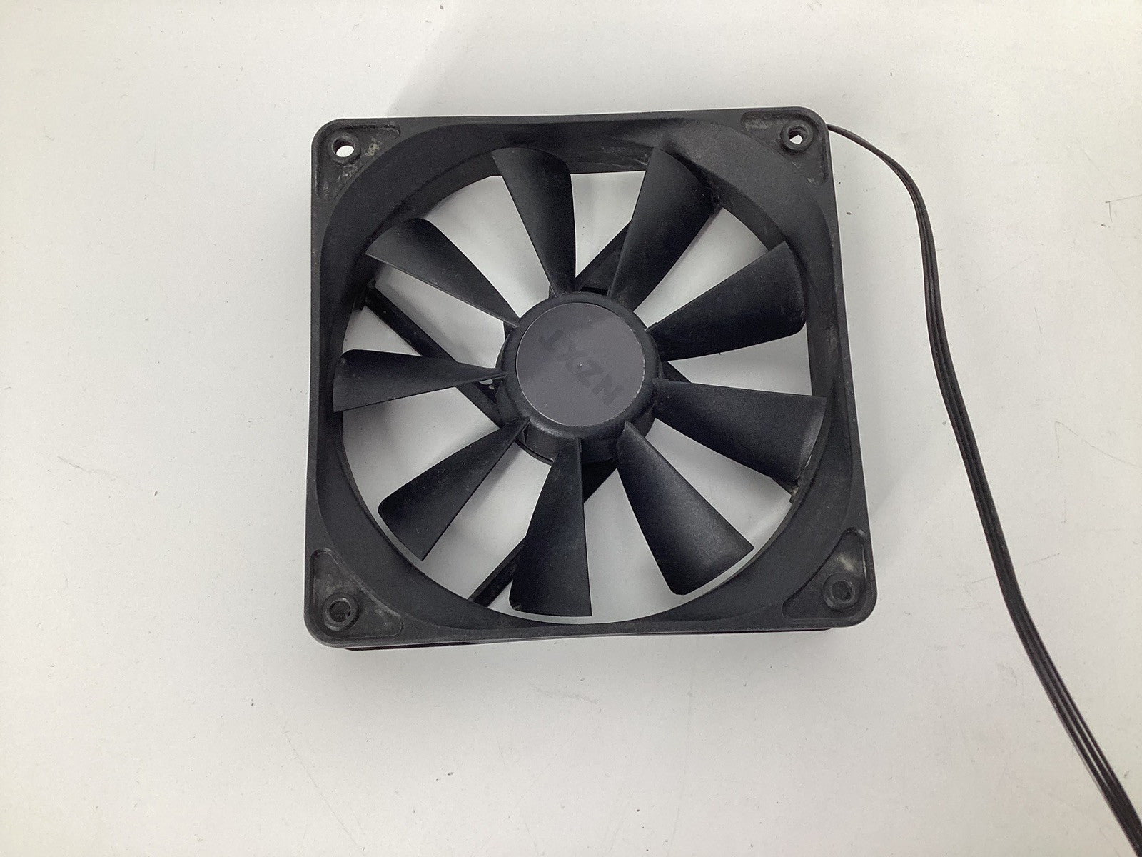 NZXT Case Fan Lot of 3 Rifle Bearing (2)RF-AF12C-RB 3-Pin (1)RF-AF120-FP 4-Pin