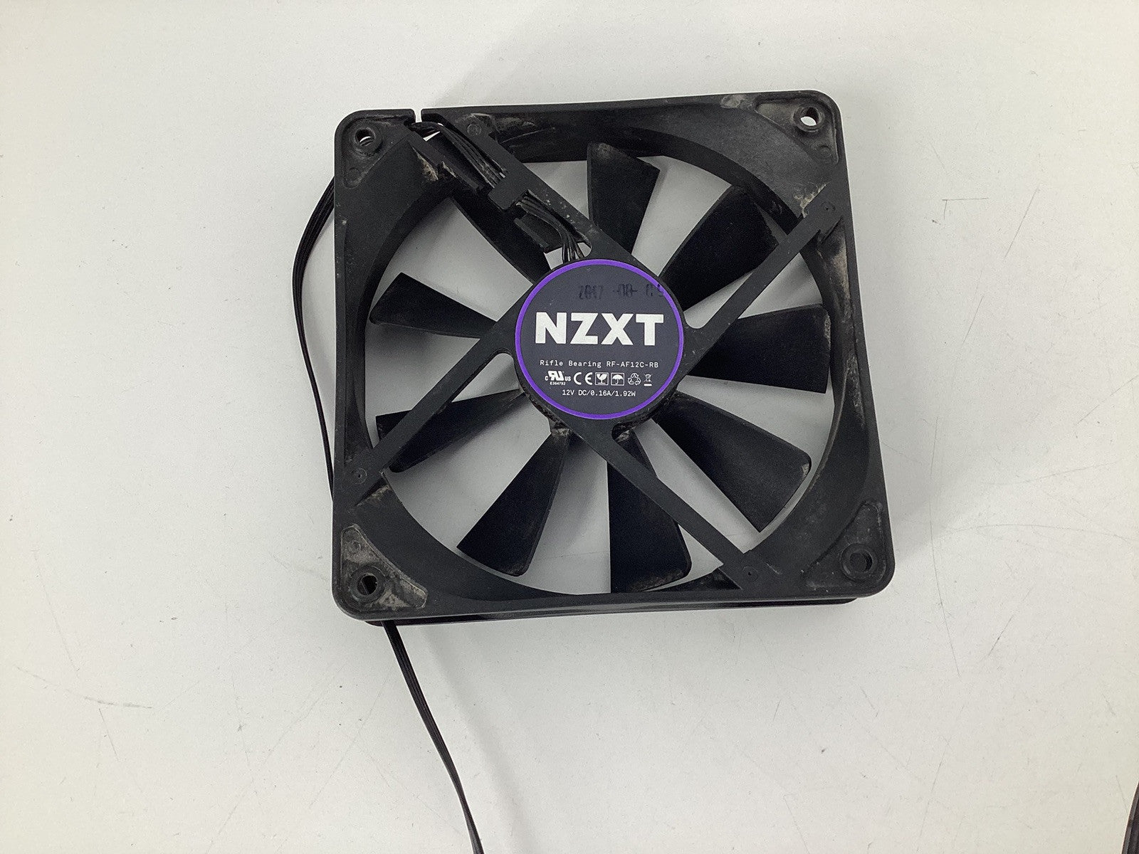 NZXT Case Fan Lot of 3 Rifle Bearing (2)RF-AF12C-RB 3-Pin (1)RF-AF120-FP 4-Pin
